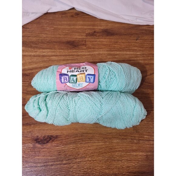 Red Heart Baby Fingering Yarn 2 Skeins Pastel Green 1 3/4 oz.  Acrylic #680 - Picture 1 of 3